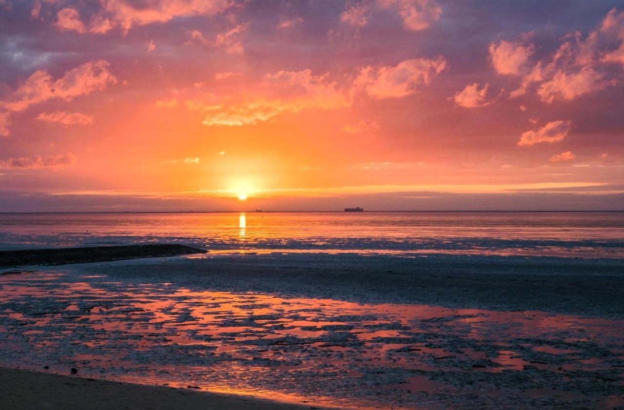 Duhnentraum Bestlage Am Sandstrand, Balkon,Meerblick, Parkplatz, Aufzug, Wlan, Bettwaesche,Handtuecher,Netflix Uvm Cuxhaven Buitenkant foto